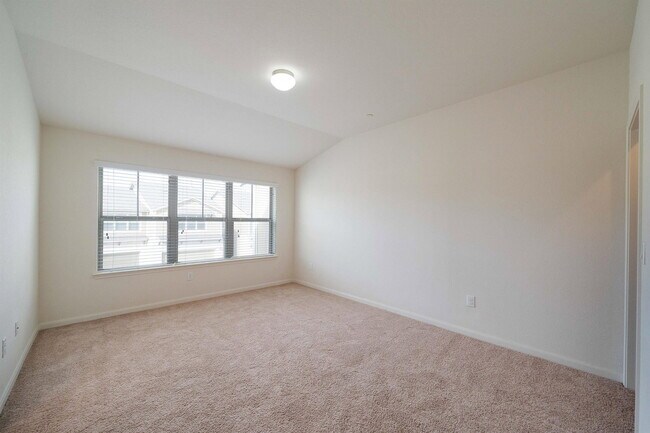 Building Photo - 1620 Bryant Dr