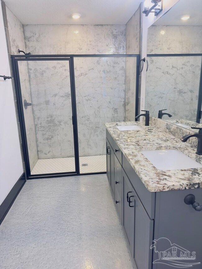 Building Photo - 6408 Sarasota St