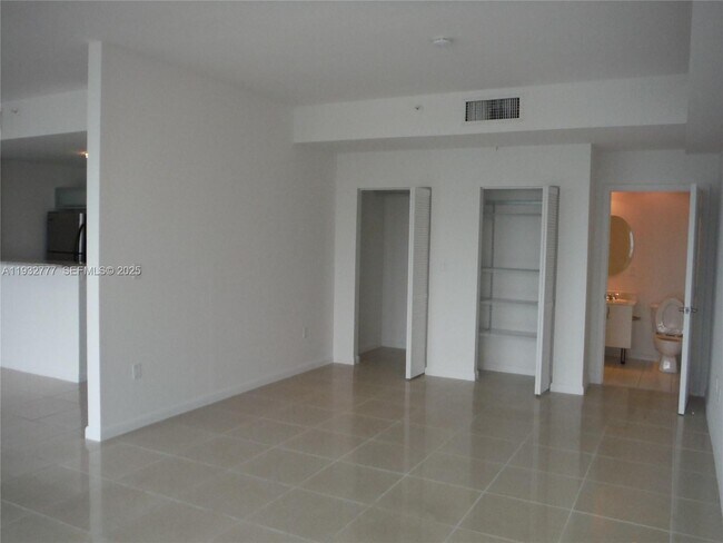 Building Photo - 2694 Inagua Ave