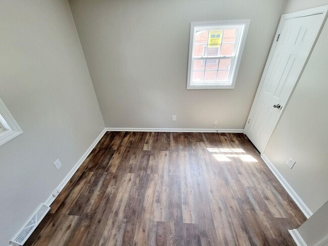 Building Photo - 3 Bed 1 Bath Newly Remodeled Home in Burli...