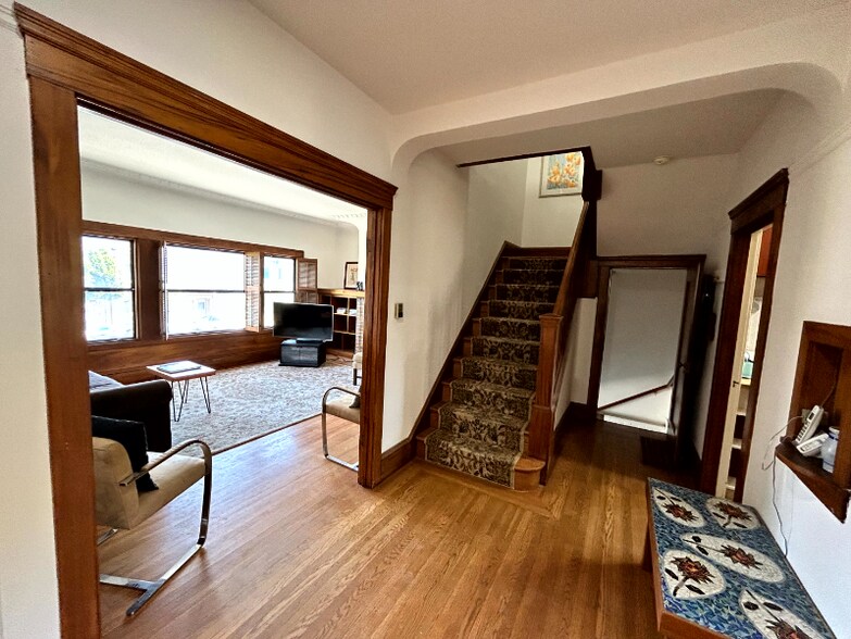 Building Photo - 2127 Cabrillo St