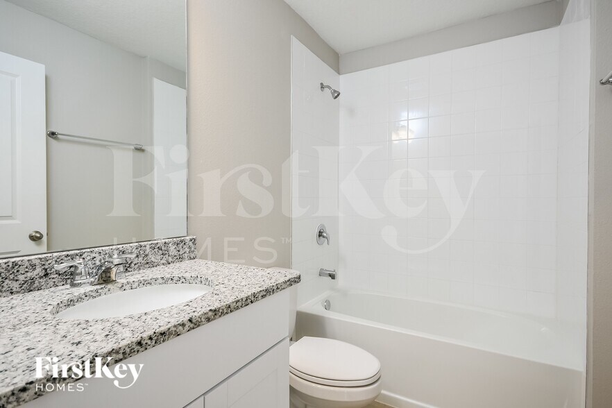 Building Photo - 421 Earhart Dr