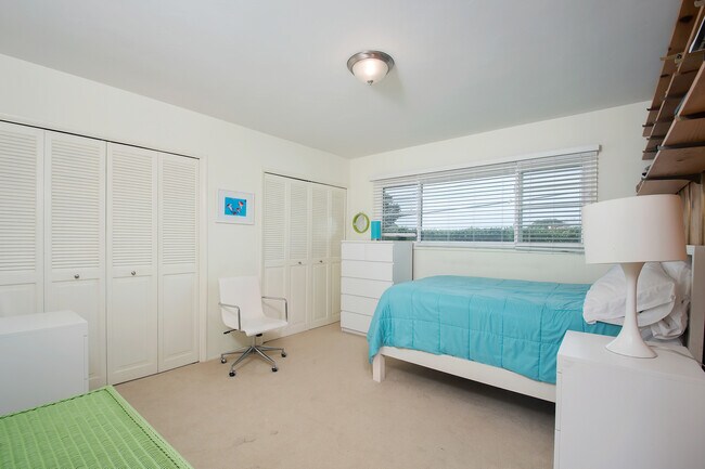 Building Photo - AVAILABLE NOW! LOVELY LA JOLLA 3BD/2.5BA H...