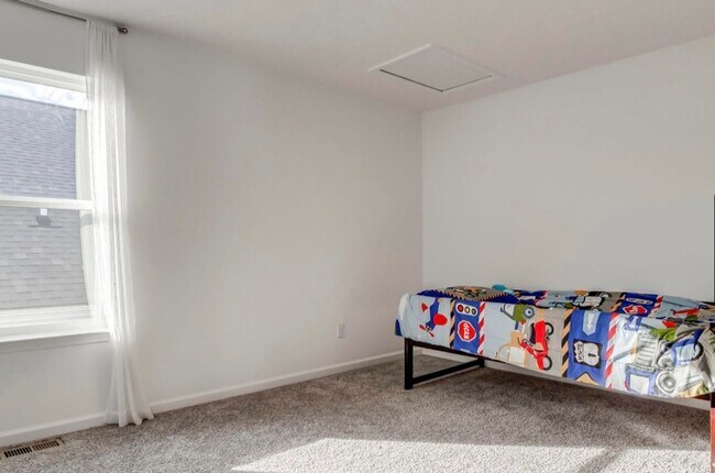 Building Photo - 4BR/2/5 Bath Home for Rent - Overlook at Eastwood - Two Car Garage!