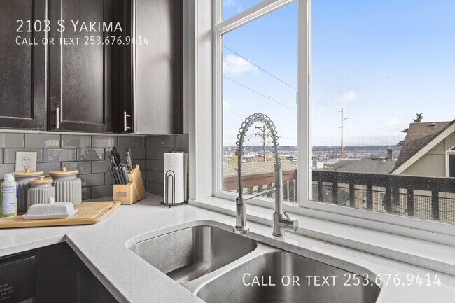 Building Photo - 2103 S Yakima-