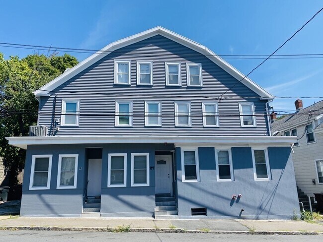 Building Photo - 27 Curve St