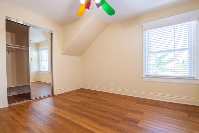 Building Photo - 3109 S Catalina St