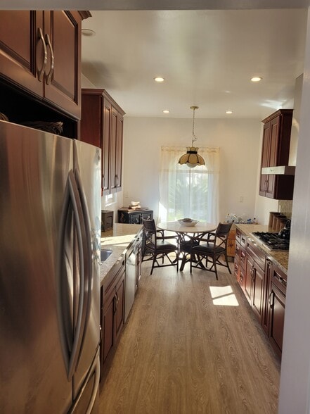 Building Photo - 10528 Ayres Ave