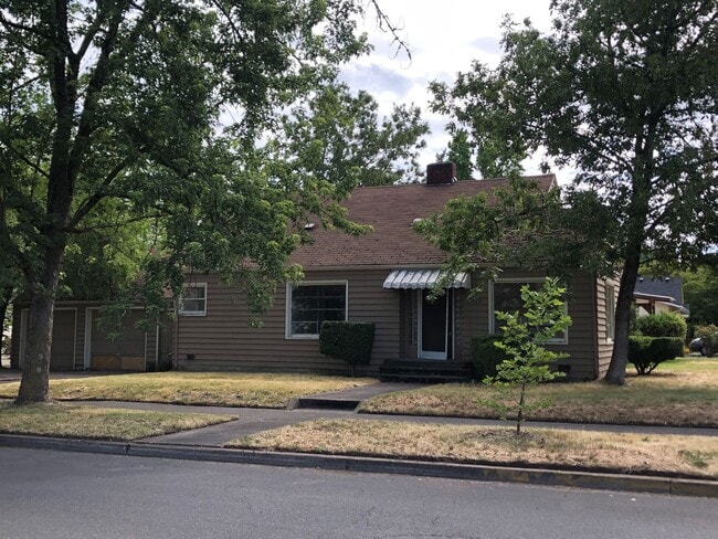 Building Photo - Campus 4 bedroom Available in December