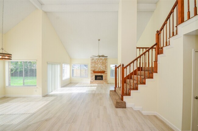 Building Photo - 15111 New Hastings Dr