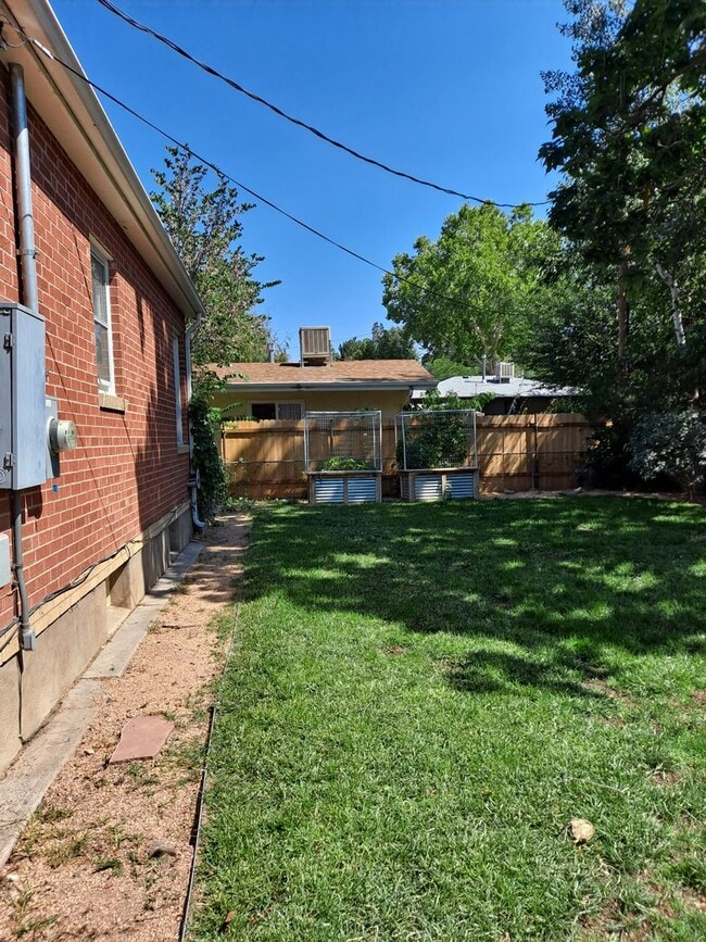 Building Photo - ALL PROSPECTIVE TENANTS MUST SUBMIT A $58 NON-REFUNDABLE APPLICATION FEE PER APPLICANT ONLINE AND...