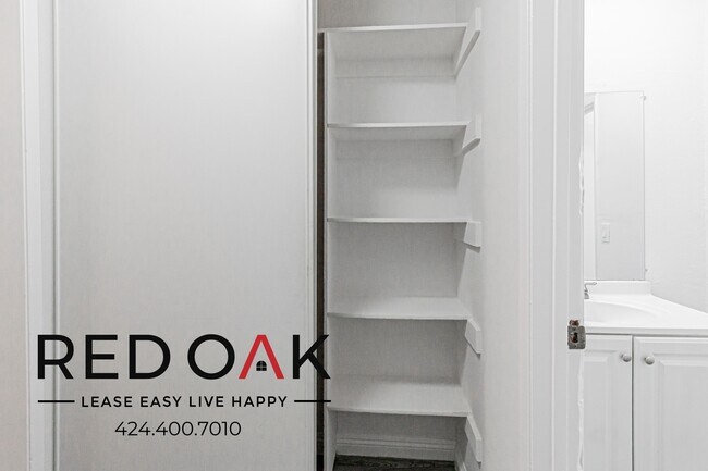 Building Photo - 14831 Delano St