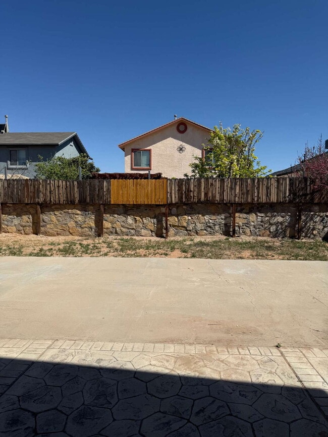 Building Photo - 14157 Tierra Delfin Dr