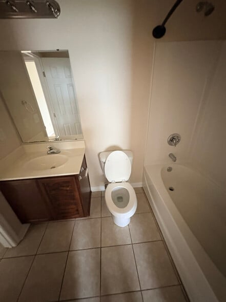 Building Photo - 801 Burcale Rd