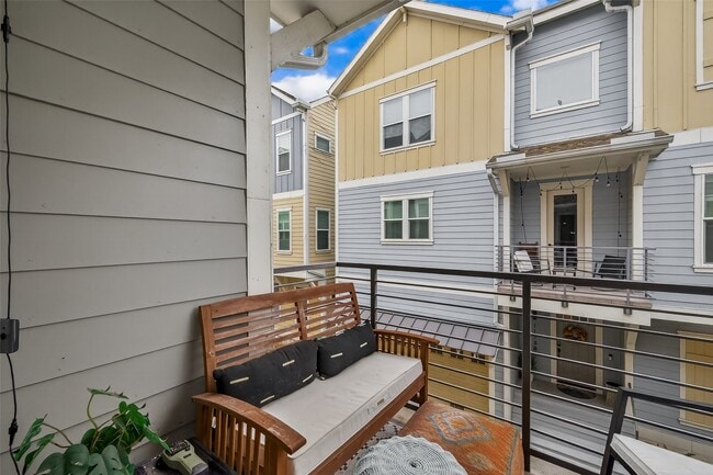 Building Photo - 1113 W 15th 1/2 St