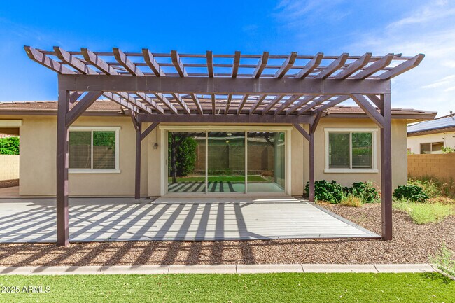Building Photo - 14762 W Georgia Dr