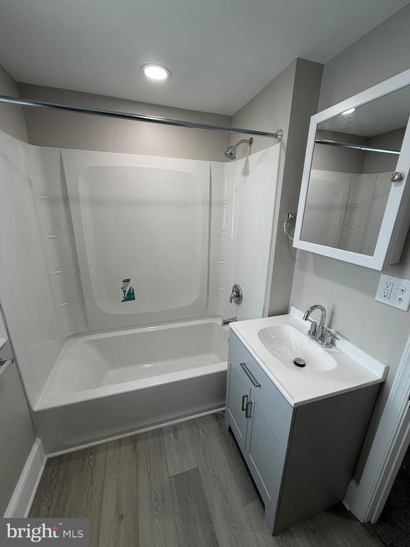 Building Photo - 41 W Reliance Rd