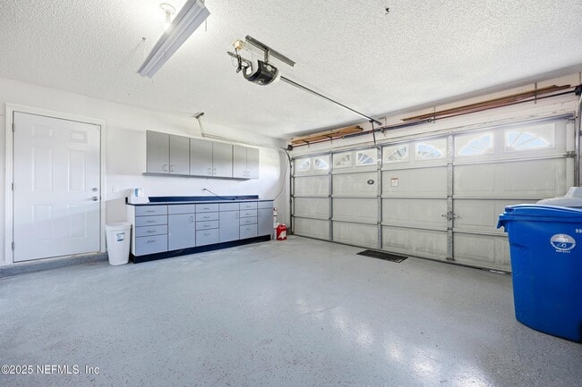 Building Photo - 14049 Broken Bow Dr N