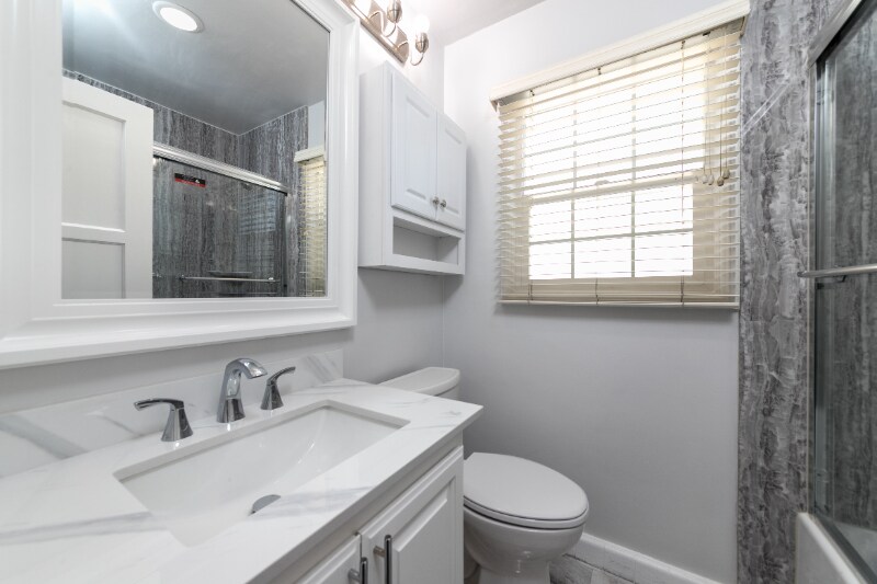 Building Photo - 2145 W 104th St