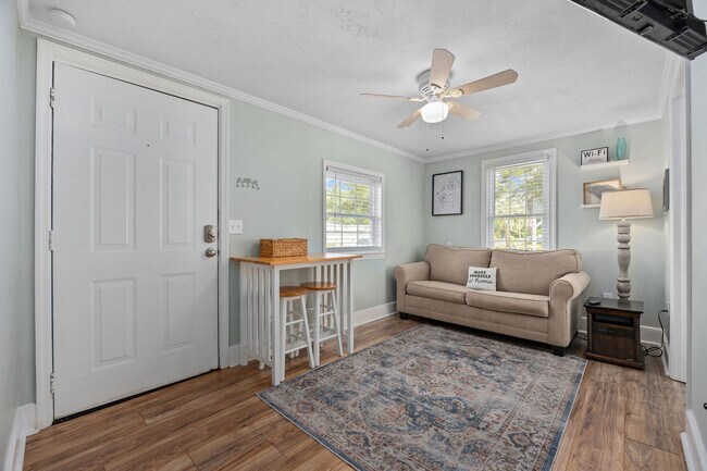 Building Photo - 347 Seabreeze Dr