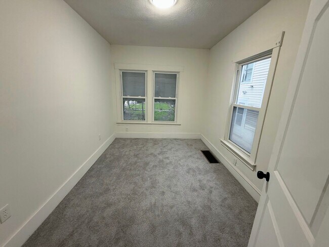Building Photo - Newly renovated 3-bedroom, 1.5-bath home in Cleveland