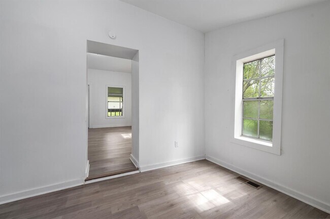 Building Photo - 3230 Arlington Ave