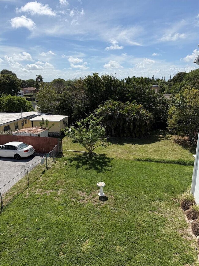 Building Photo - 2415 Lincoln St