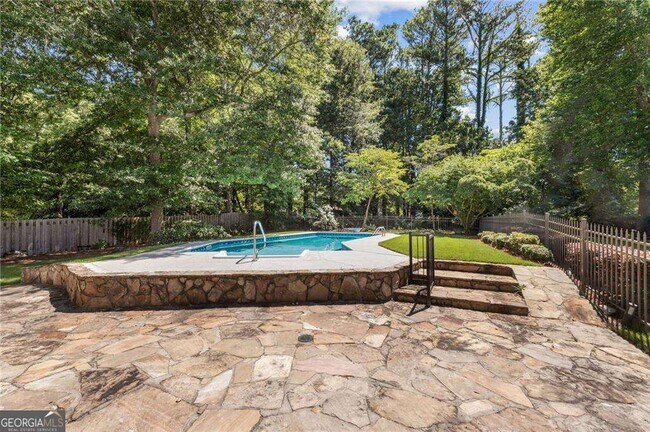 Building Photo - 472 Barnsdale Dr