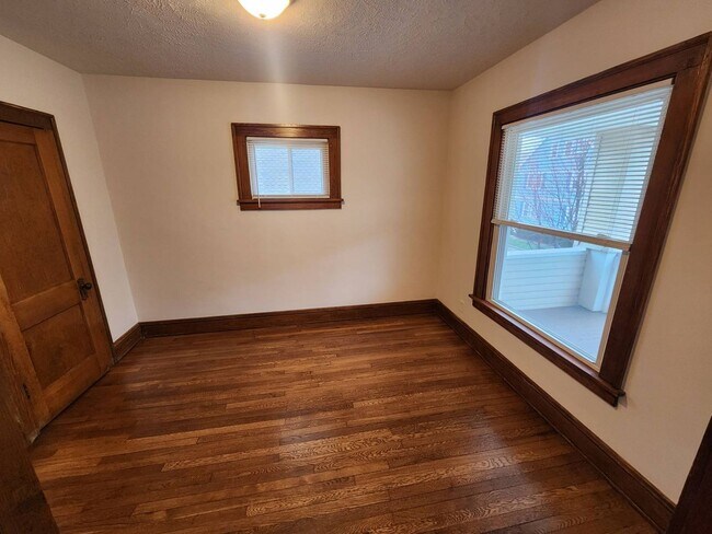 Building Photo - 2033 Robin St