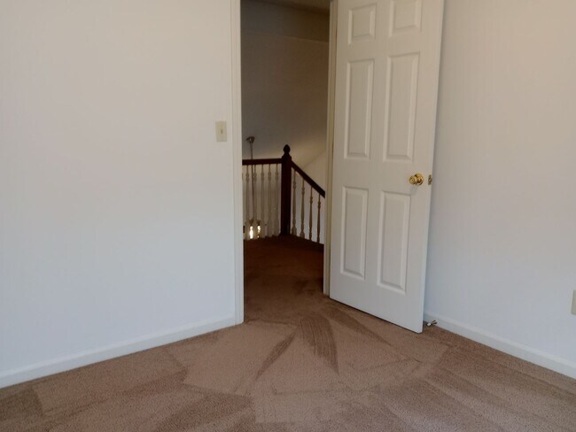 Building Photo - 210-210 Nikki Way