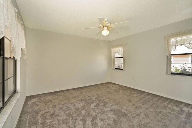 Building Photo - 840 Ridge Lake Dr