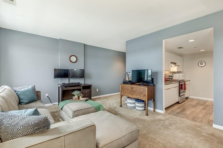 Building Photo - 315 Rantoul St