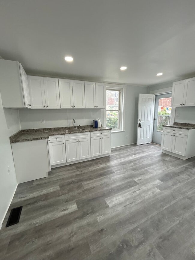 Building Photo - 53 N Stockton St