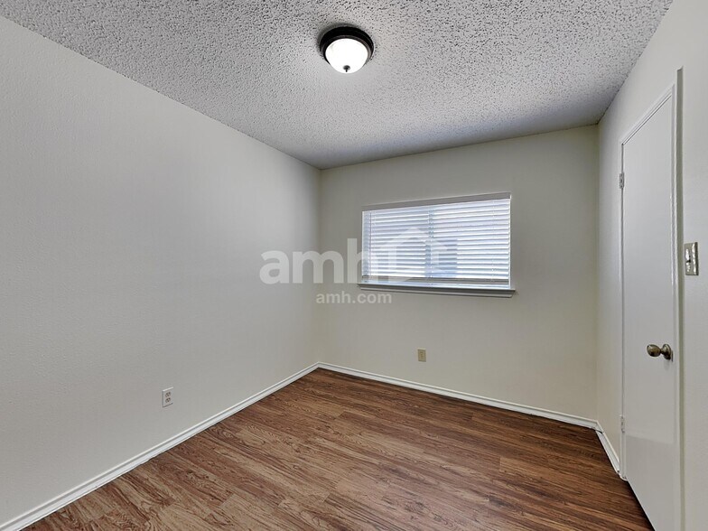 Building Photo - 8043 Cantura Mls