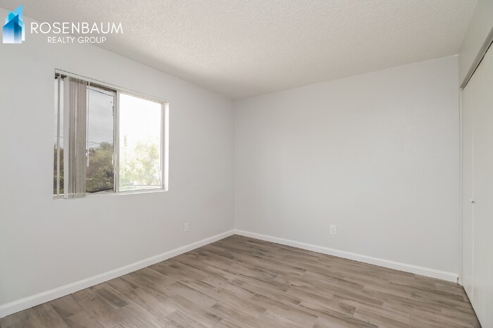 Building Photo - 1050 W University Dr