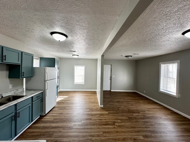 Building Photo - 2 Bedroom House for Rent