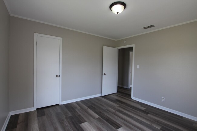 Building Photo - Tour Today! 3 Bed 1.5 Bath Home Near TJC!