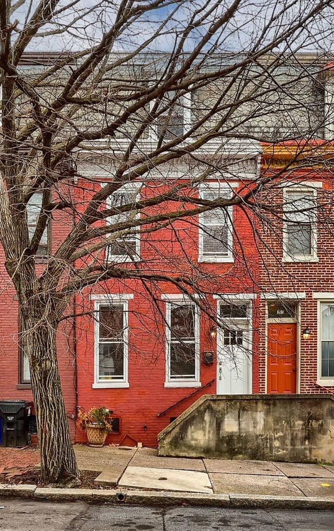 Building Photo - 207 Calder St