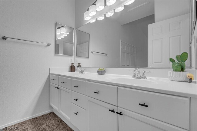 Building Photo - 353 Amber Pine St