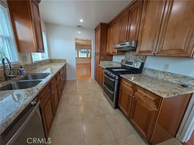 Building Photo - 1108 E Altadena Dr