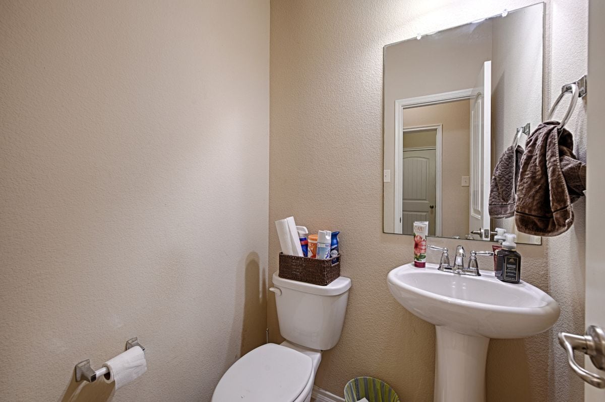 Building Photo - 3522 Van Zandt Rd