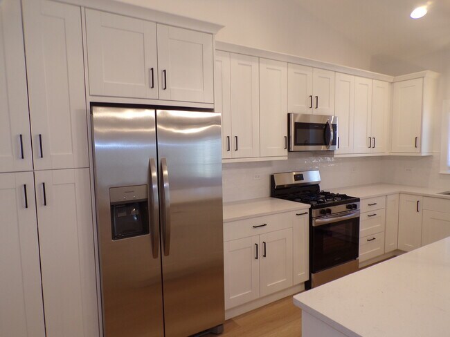 Building Photo - 33476 N Evergreen Dr