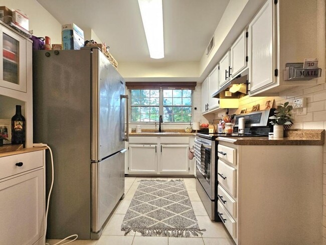 Building Photo - 7758 New Providence Dr
