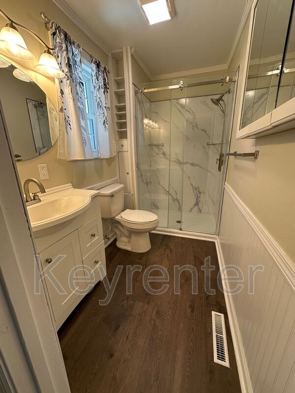 Building Photo - 300 Jefferson Ln