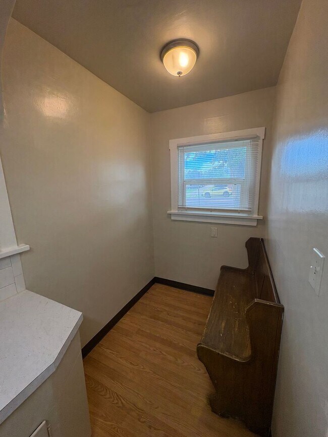 Building Photo - 929 22nd St