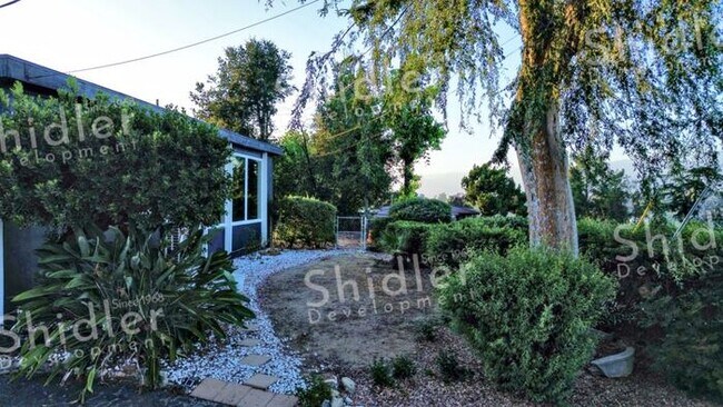 Building Photo - The Bridge House - 2 Bed 1 Bath with Uncompromising Views