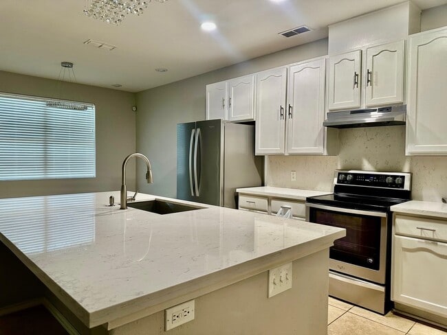 Building Photo - 9310 Albany Dr