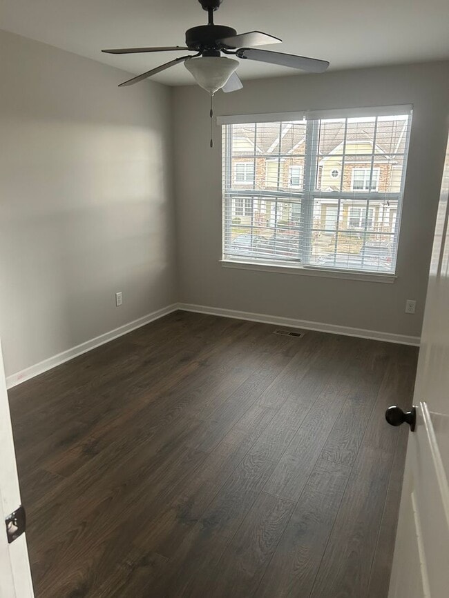 Building Photo - 2 Bedroom, 2.5 Bath Townhome in Goodlettesville