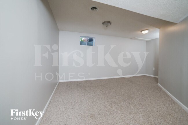 Building Photo - 604 Indian Lake Dr