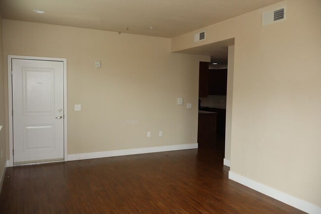 Building Photo - Modern Condo Near Old Town Charm + $200 Mo...
